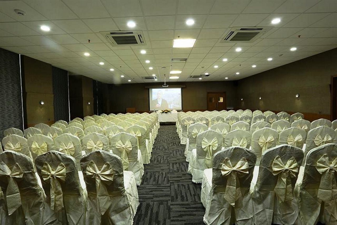 The Gold Beach Resort Daman Dış mekan fotoğraf