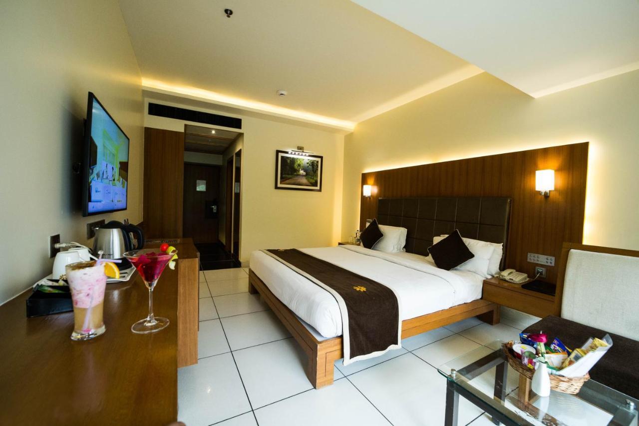 The Gold Beach Resort Daman Dış mekan fotoğraf