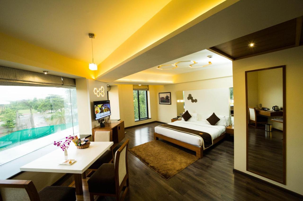 The Gold Beach Resort Daman Dış mekan fotoğraf